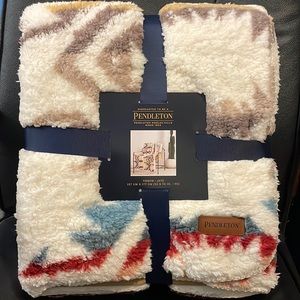 Brand new Pendleton Sherpa throw- cream